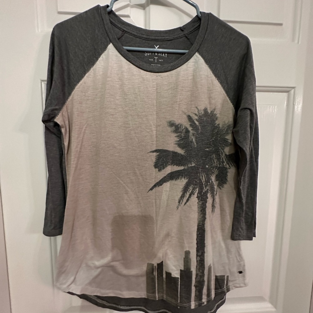 American Eagle Outfitters Gray Raglan Graphic Tee